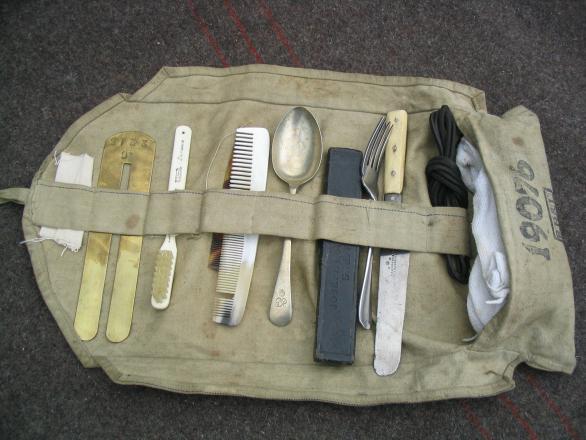 world war one soldiers equipment. WW1 Pictures, Great War Pics - World War One Period Soldier's Holdall.